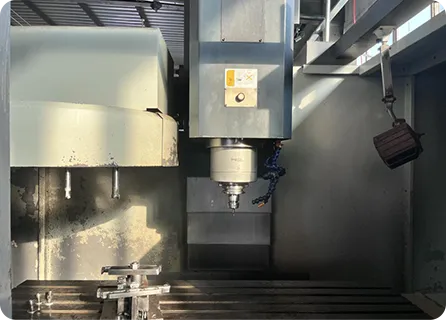 Drilling and milling machining center