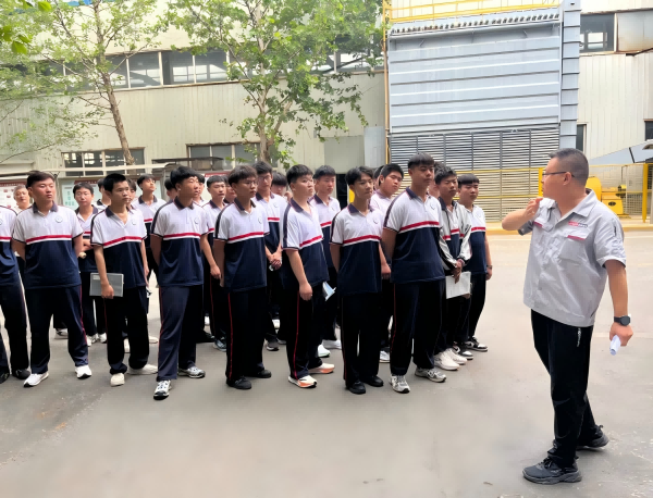 University-Enterprise Collaboration Strengthens Skills, Industry-Education Integration Builds Craftsmanship Spirit